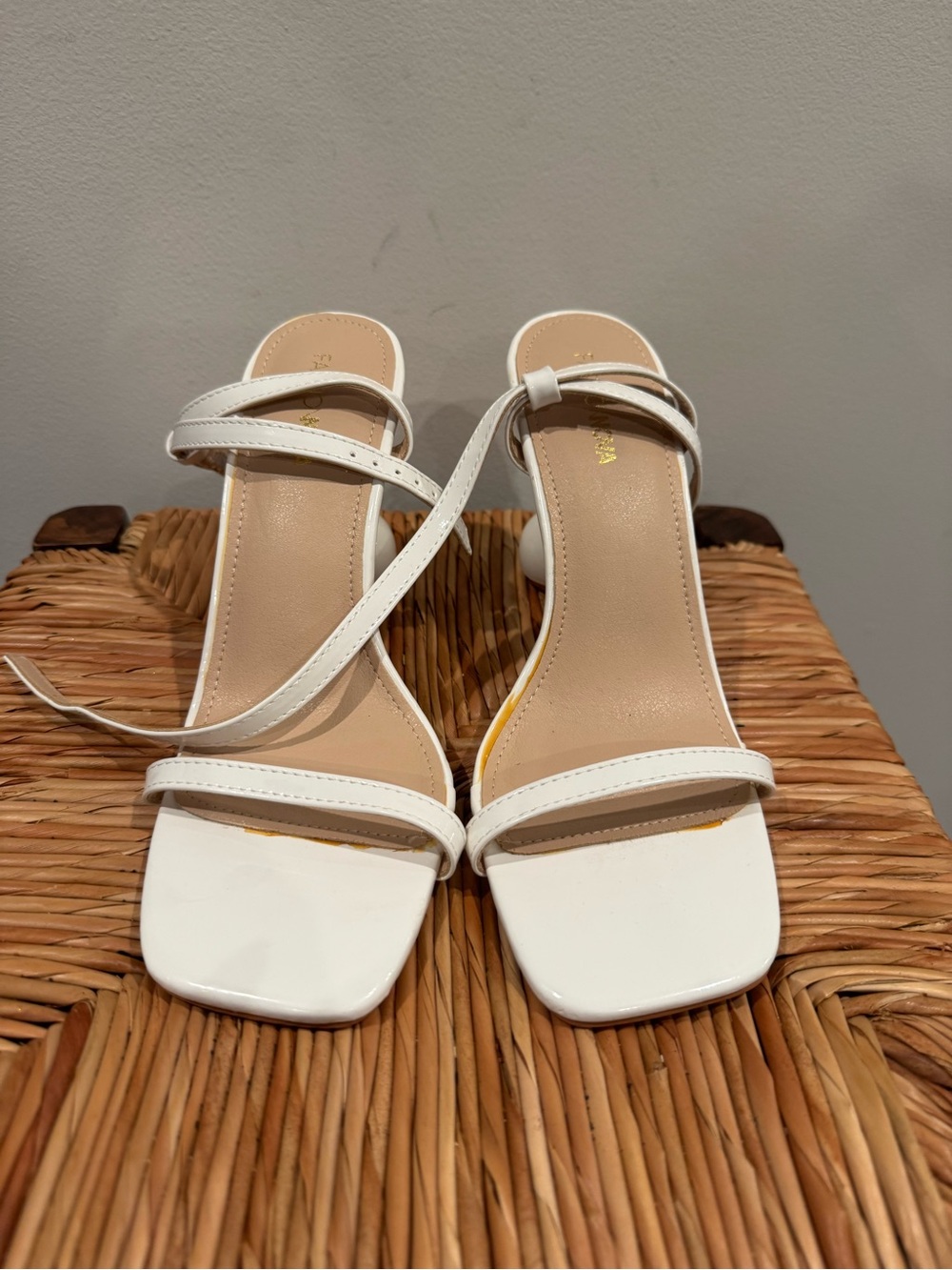 Fashion Nova White Sculpted-Bead Heel Strappy Sandals size 9 - Picture 2 of 6